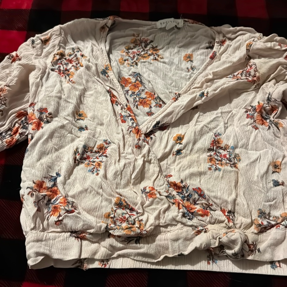 Women’s flower ruffled shirt